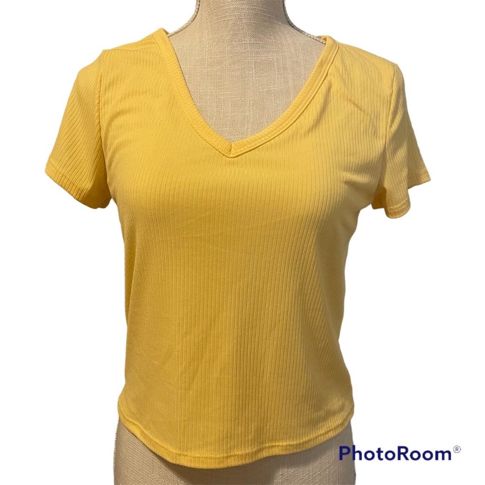 Olivia Rae Tops NWT Yellow Crop V Neck Ribbed T Shirt Size Med
